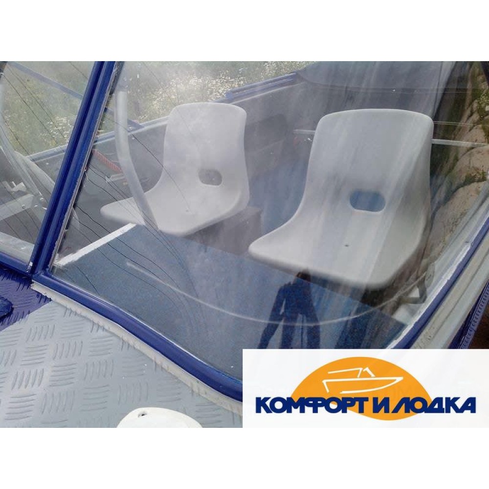 Ветровое стекло для лодки Воронеж, с калиткой для выхода на нос.
