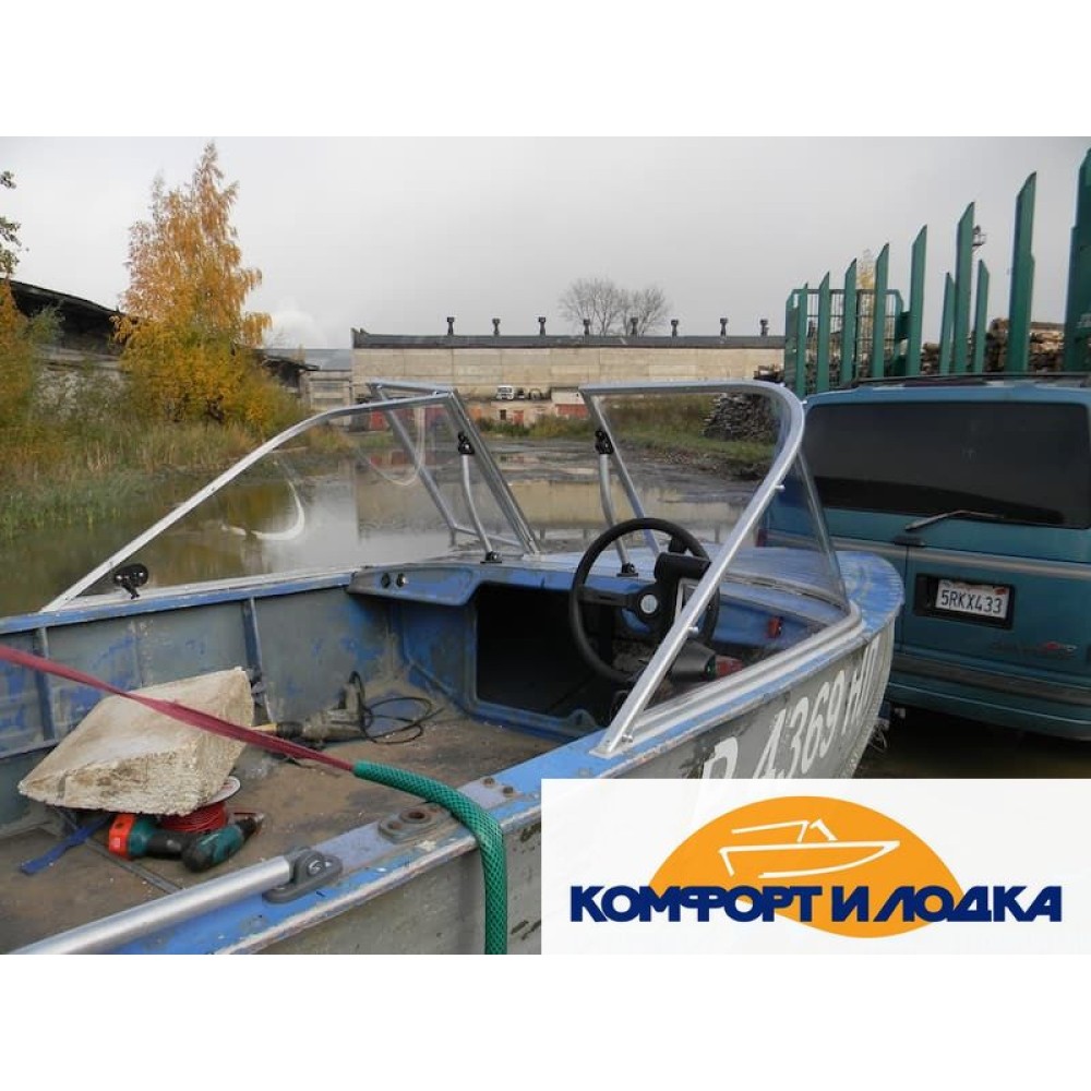 Ветровое стекло для лодки Воронеж, с калиткой для выхода на нос.