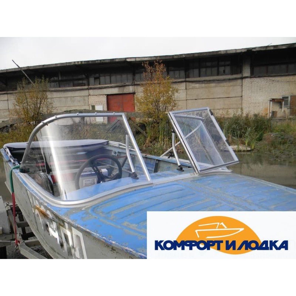 Ветровое стекло для лодки Воронеж, с калиткой для выхода на нос.