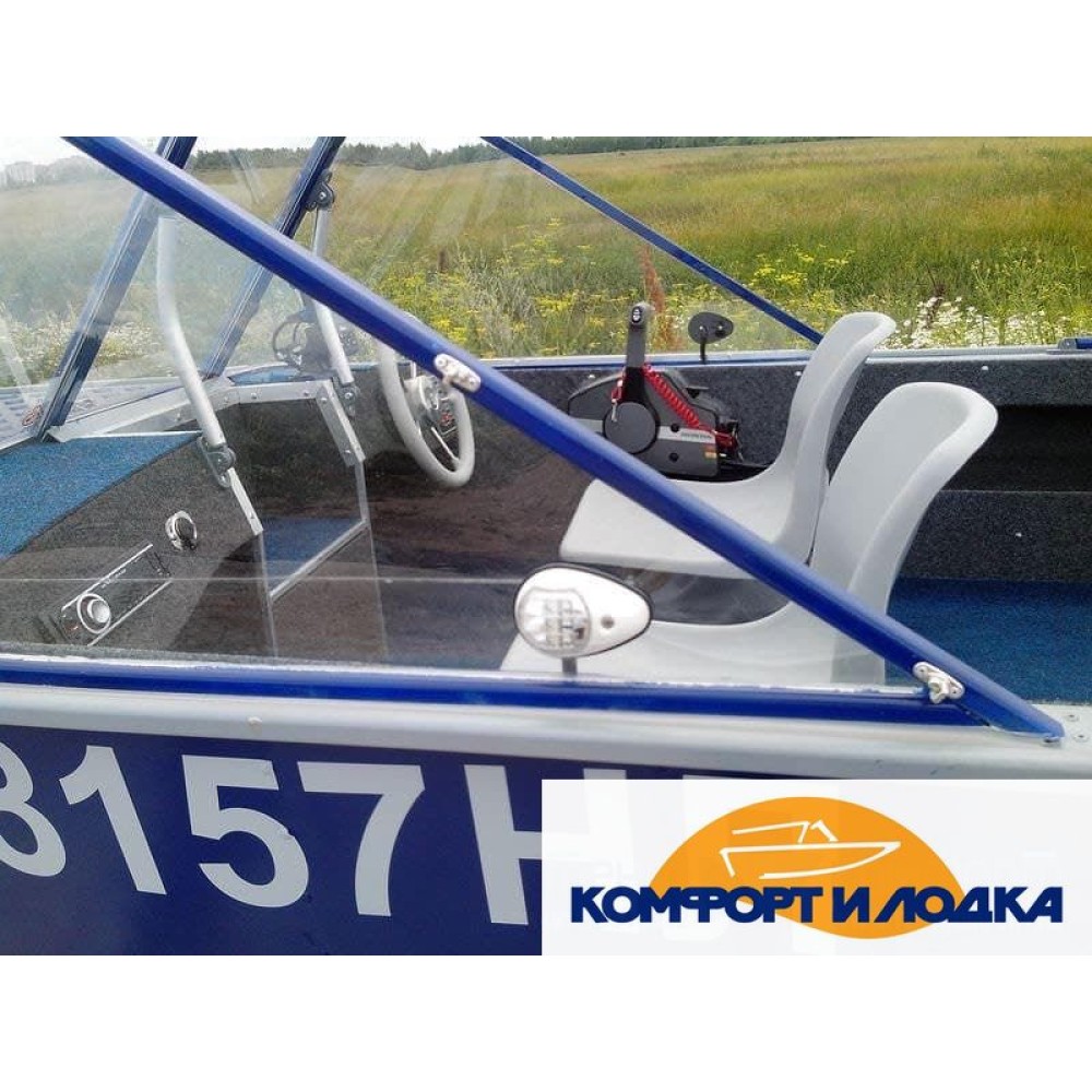Ветровое стекло для лодки Воронеж, с калиткой для выхода на нос.